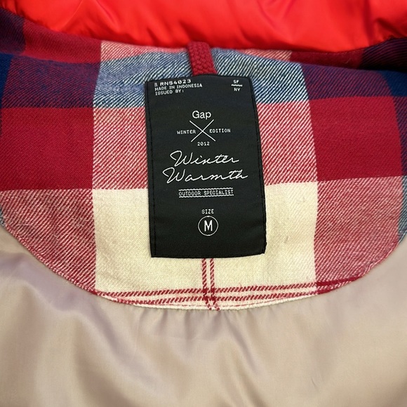 Women’s red Gap bomber vest size medium - Picture 2 of 5